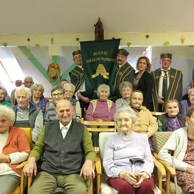 A Fényes-házban járt a Bihari Mézlovagrend 23